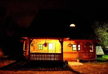 Фото номера Дом с 2 спальнями Дома для отпуска Căsuța Maramureșeană din Vadu Izei г. Ваду-Изей 14